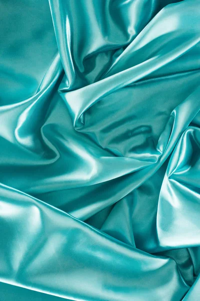 Turquesa crumpled brilhante seda tecido fundo — Fotografia de Stock