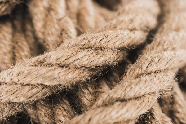 Близкий обзор морской коричневой веревки — стоковое фото