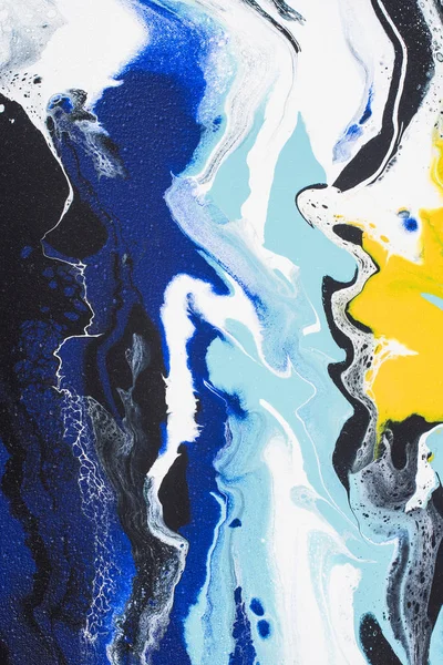 Abstrait fond acrylique coloré avec de la peinture jaune et bleue — Photo de stock