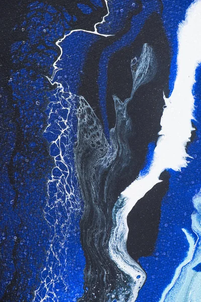 Fondo abstracto con pintura acrílica blanca y azul — Stock Photo