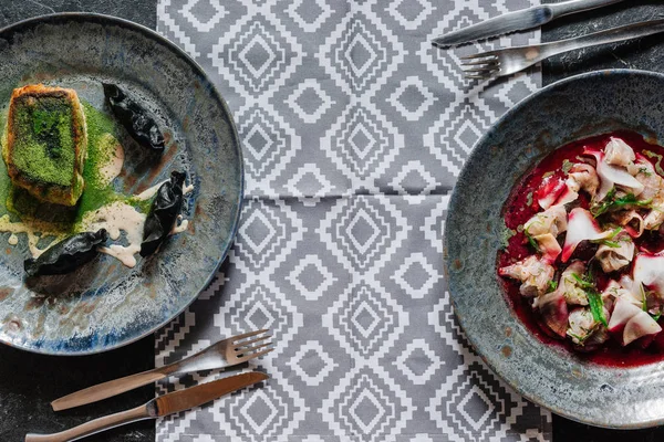 Top view of gourmet fried zander and ceviche with dorado in plates — Stock Photo