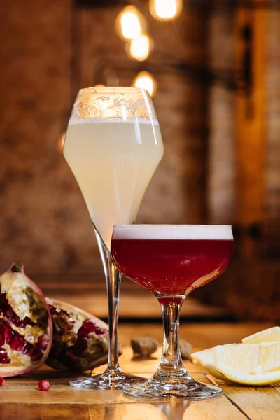 Close-up view of glasses with alcohol cocktails on wooden table — Stock Photo