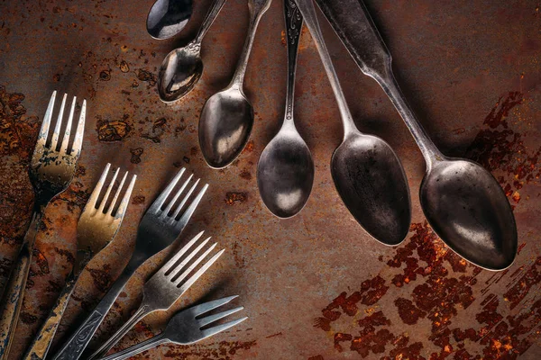 Vintage spoons and forks on rusted table — Stock Photo