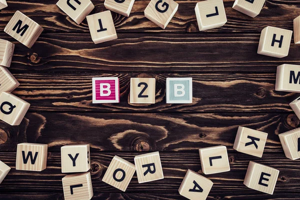 Flat lay with b2b inscription made of blocks on brown wooden tabletop — Stock Photo