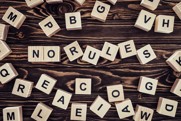 Top view of no rules lettering made of wooden cubes on brown wooden tabletop — Stock Photo