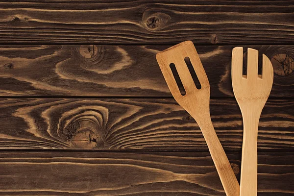 Elevated view of two different wooden spatulas on table — Stock Photo