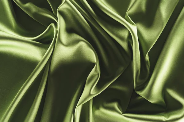 Vista de cerca de tela de seda verde elegante como telón de fondo - foto de stock