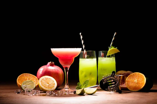 Alcohol cocktails with lime and pomegranate on table — Stock Photo