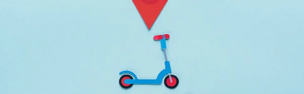 Top view of paper cut kick scooter with location mark on blue background, panoramic shot — Stock Photo