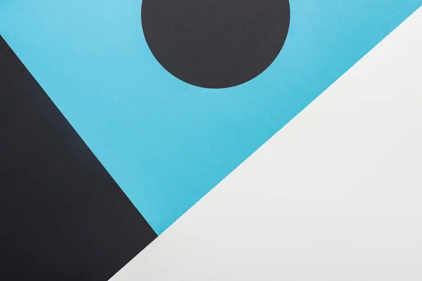 Draufsicht auf schwarzen, blauen und weißen abstrakten geometrischen Hintergrund — Stockfoto