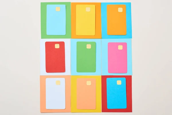 Top view of multicolored empty credit cards on grey background — Stock Photo
