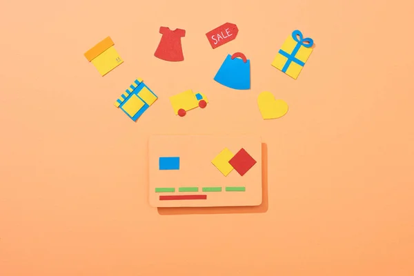 Top view of credit card template near icons on peach background — Stock Photo