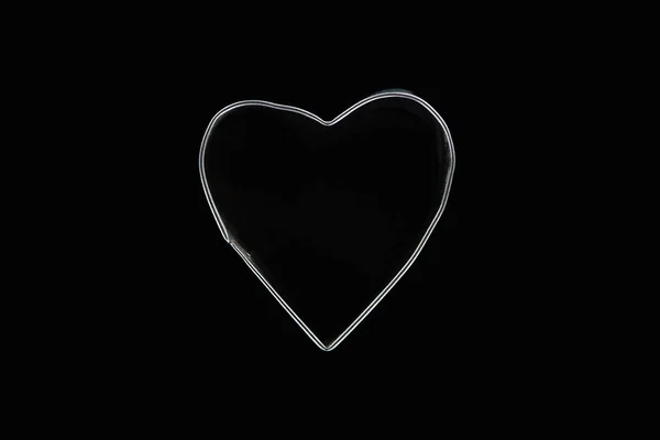 Top view of metal wire in heart shape isolated on black — Stock Photo