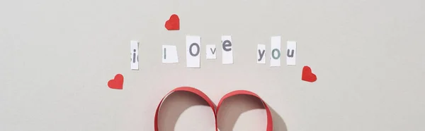 Top view of i love you lettering with paper hearts on grey background, panoramic shot — Stock Photo