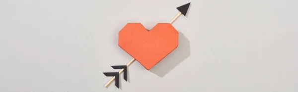 Top view of paper heart with arrow on grey background, panoramic shot — Stock Photo