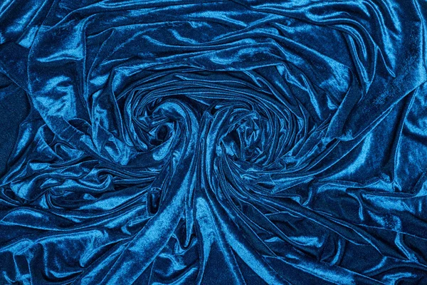 Вид зверху на фон хвилясто-блакитної оксамитової тканини — стокове фото