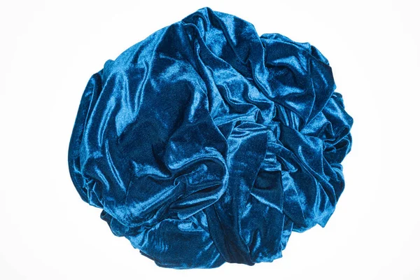 Вид сверху на голубую бархатную ткань, изолированную на белом — стоковое фото