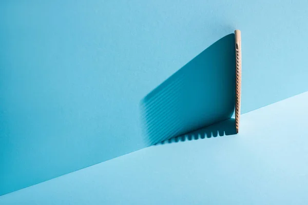 Comb with shadow on blue background, zero waste concept — Stock Photo