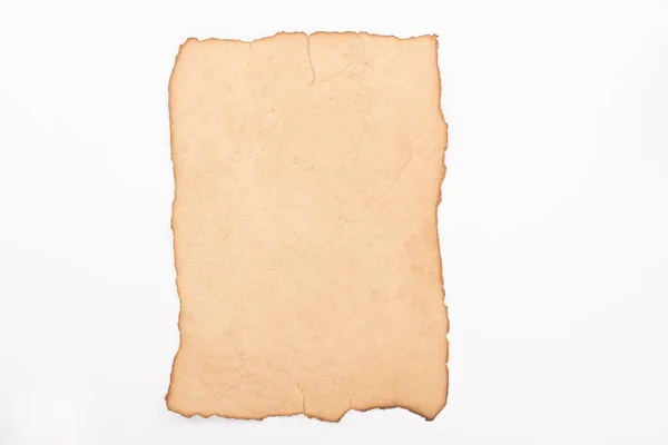 Верхний вид винтажной пустой пергаментной бумаги, изолированной на белом — стоковое фото
