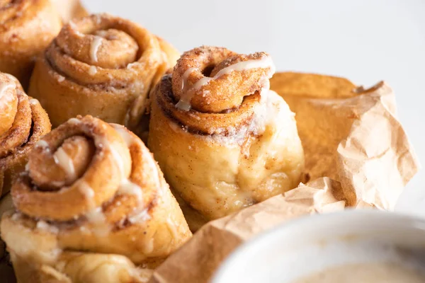 Close up view of fresh delicious homemade cinnamon rolls on parchment paper — Stock Photo