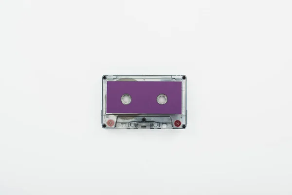 Vue de dessus de cassette violette isolée sur blanc — Photo de stock