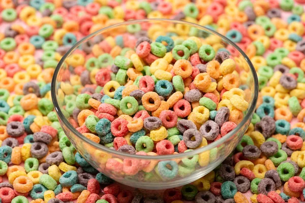 Crujiente brillante colorido desayuno cereal en tazón - foto de stock