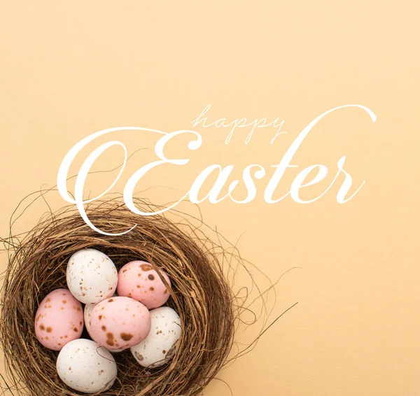 Top view of pink and white quail eggs on beige background with happy Easter illustration — Stock Photo