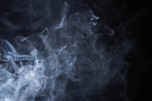 Nuage de fumée blanc sur fond noir — Photo de stock