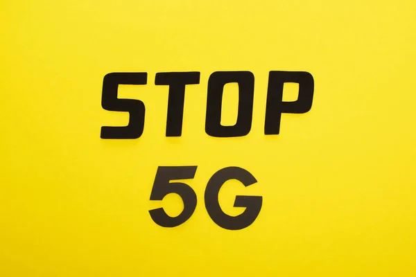 Top view of stop 5g lettering on yellow background — Stock Photo