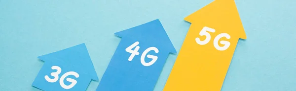 3g, 4g and 5g arrows on blue background, panoramic shot — Stock Photo