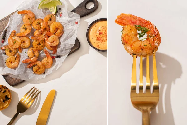 Colagem de camarões fritos em pergaminho em placa de madeira perto de limão grelhado, molho e talheres em fundo branco — Fotografia de Stock