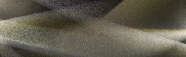 Prisme léger avec poutres sur fond texturé foncé, culture panoramique — Photo de stock