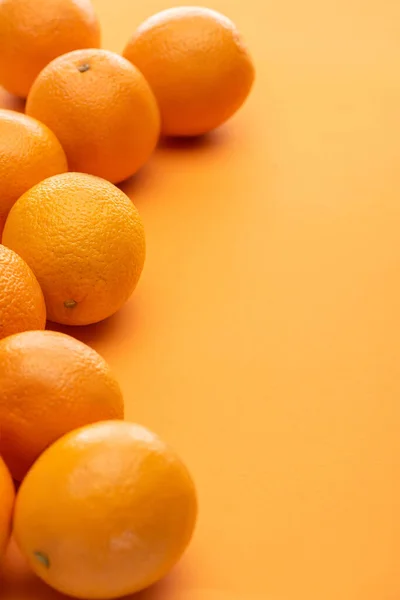 Ripe delicious whole oranges on colorful background — Stock Photo