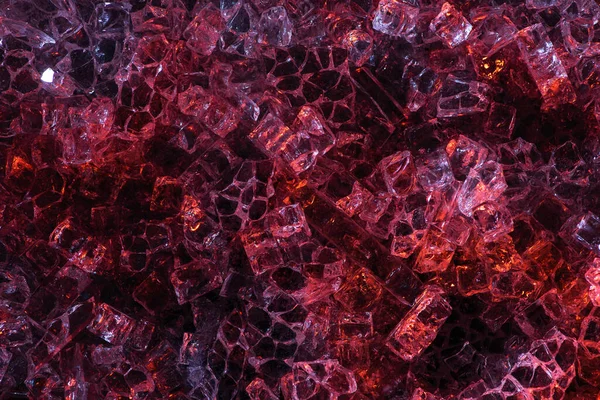 Vue du dessus du fond texturé abstrait en verre rouge foncé et violet — Photo de stock