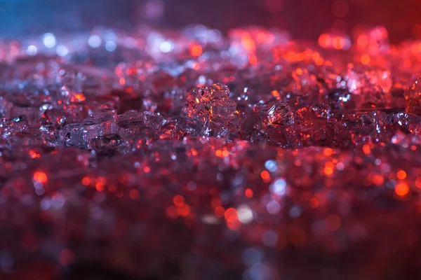 Vue rapprochée du fond texturé abstrait en cristal rouge et violet — Stock Photo