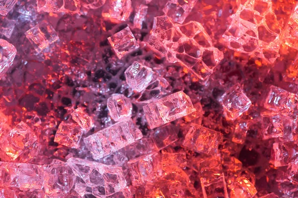 Вид сверху абстрактного красного и фиолетового фона с текстурой льда — стоковое фото