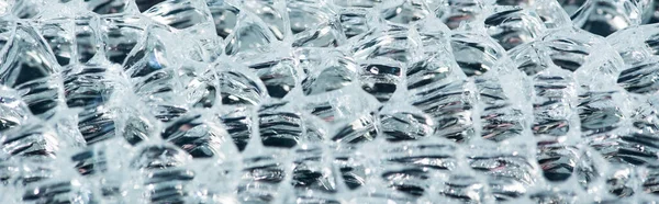Vista de perto do fundo texturizado de gelo transparente abstrato, orientação panorâmica — Fotografia de Stock