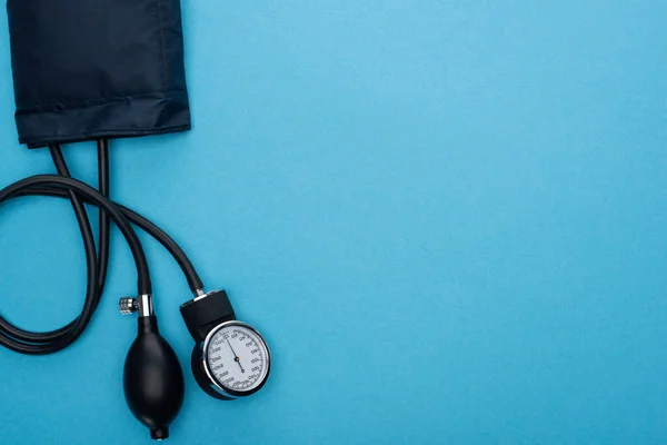 Top view of sphygmomanometer on blue background — Stock Photo