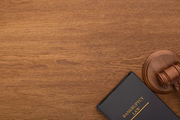 Top view of bankruptcy law book and gavel on wooden background — Stock Photo