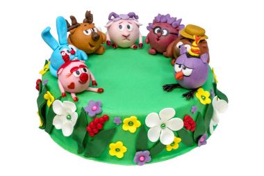 beyaz zemin üzerine pasta