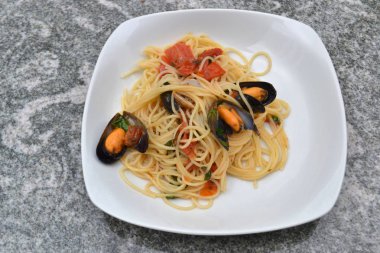 Deniz meyve spagetti