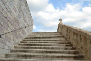 Merdiven gökyüzünde