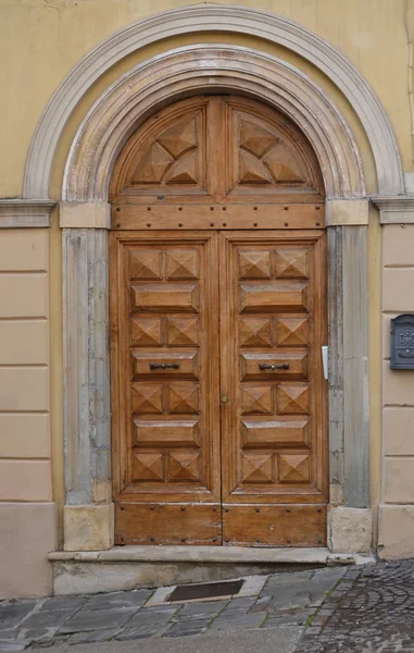 Porta Facetada Marrom Palácio Italiano Gubbio Itália — Fotografia de Stock