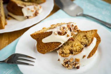 Tarçın ekşi krema pasta