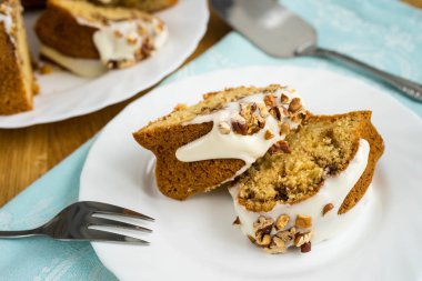 Tarçın ekşi krema pasta