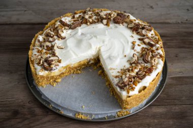 Bir tabak üzerinde Banoffy pasta.