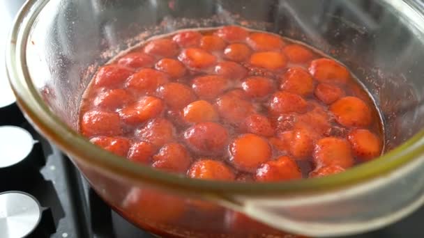 Домашні полуничним варенням — стокове відео