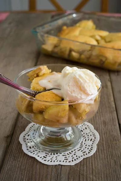 Delicious Homemade Peach Cobbler — Stock Photo, Image