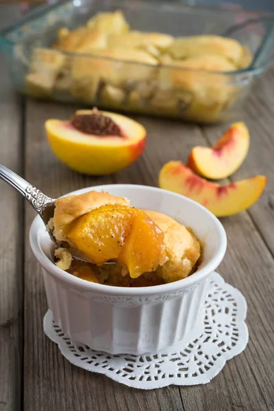 Delicious Homemade Peach Cobbler — Stock Photo, Image