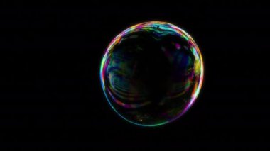 Siyah Ekran üzerinde Alfa Matte ile Mavi Sabun Köpüğü